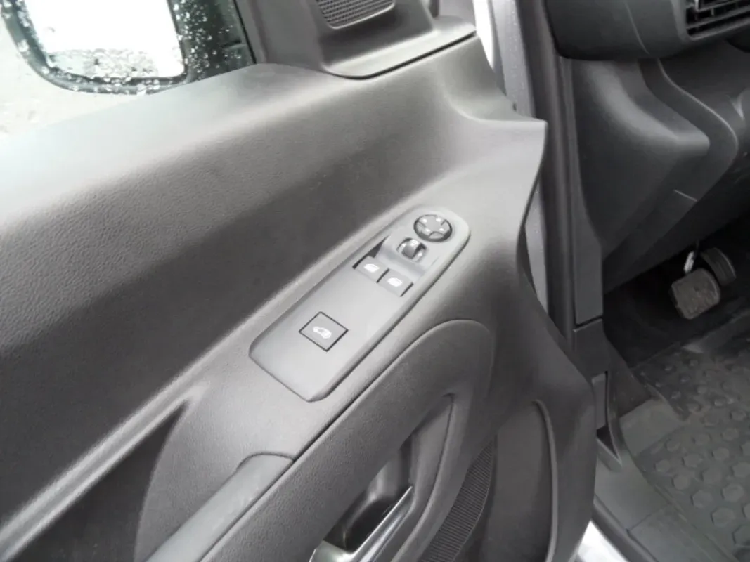 NOUVEAU FIAT E-DOBLO 136 CV PRO LOUNGE CONNECT 3 PLACES prix HT