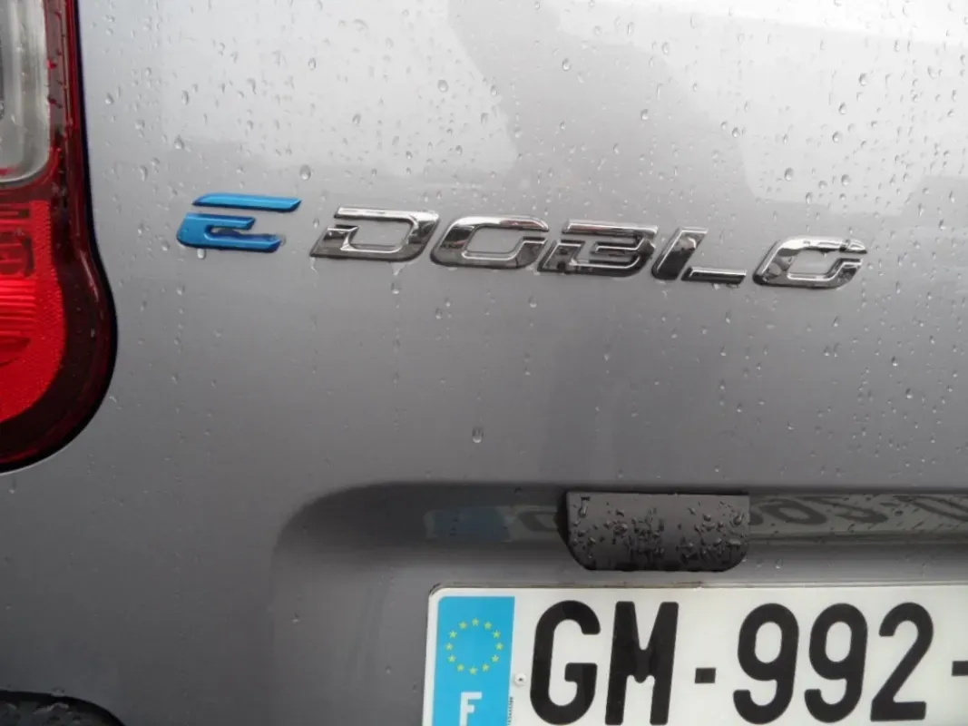 NOUVEAU FIAT E-DOBLO 136 CV PRO LOUNGE CONNECT 3 PLACES prix HT