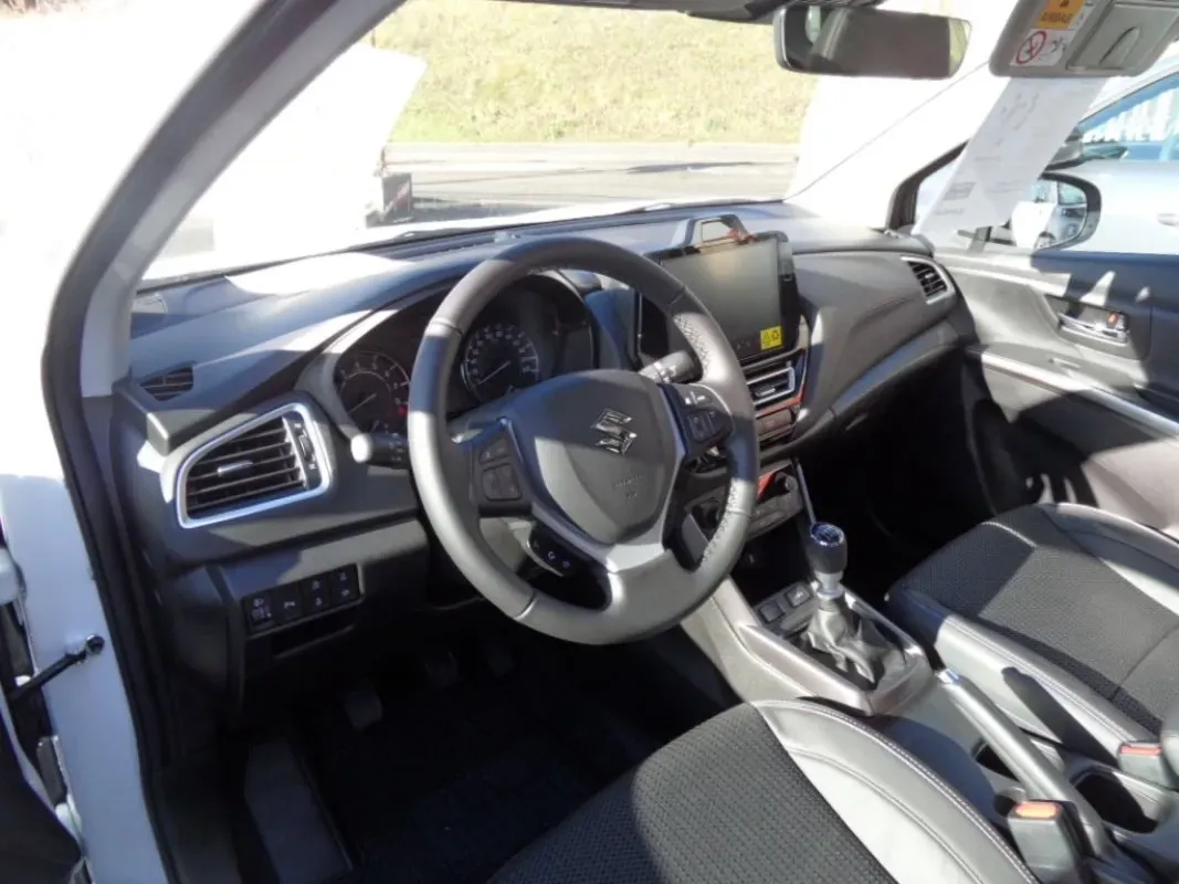 SUZUKI NOUVEAU S-CROSS 14 HYBRID 129 CV STYLE blanc métal NEUF