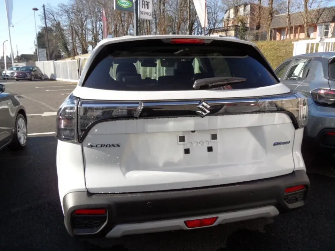 SUZUKI NOUVEAU S-CROSS 14 HYBRID 129 CV STYLE blanc métal NEUF
