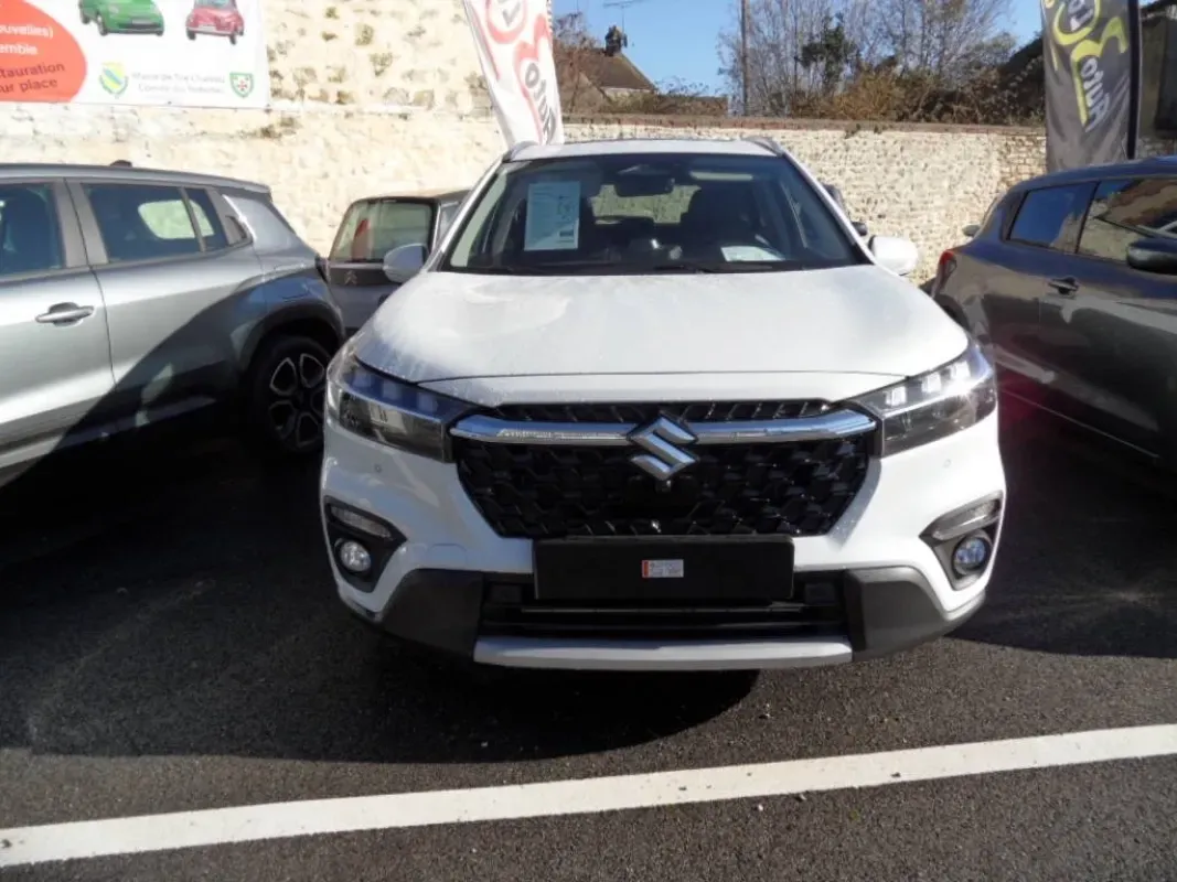 SUZUKI NOUVEAU S-CROSS 14 HYBRID 129 CV STYLE blanc métal NEUF