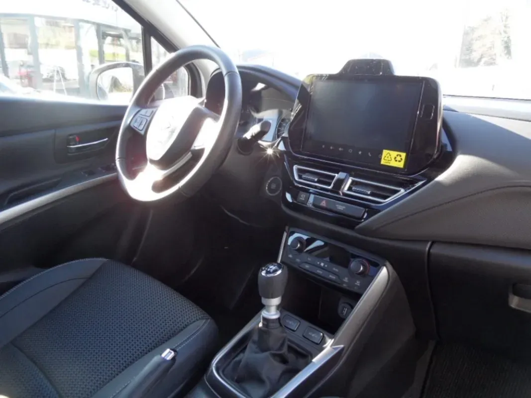 SUZUKI NOUVEAU S-CROSS 14 HYBRID 129 CV STYLE blanc métal NEUF