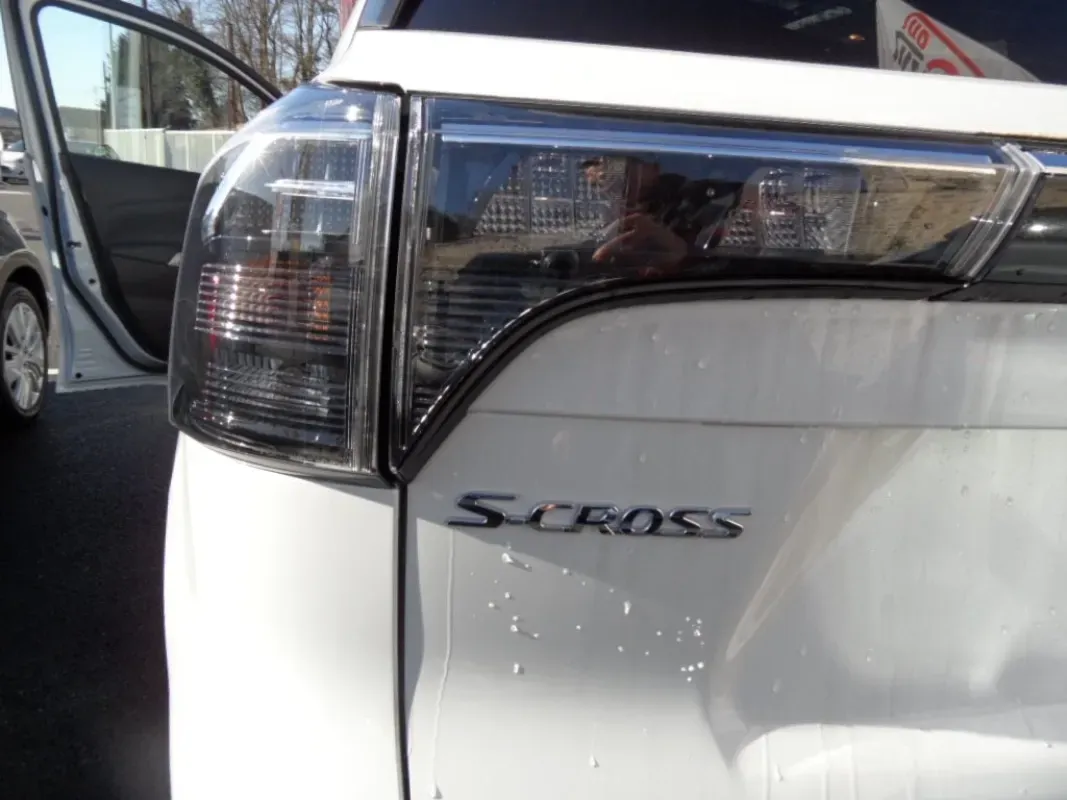 SUZUKI NOUVEAU S-CROSS 14 HYBRID 129 CV STYLE blanc métal NEUF