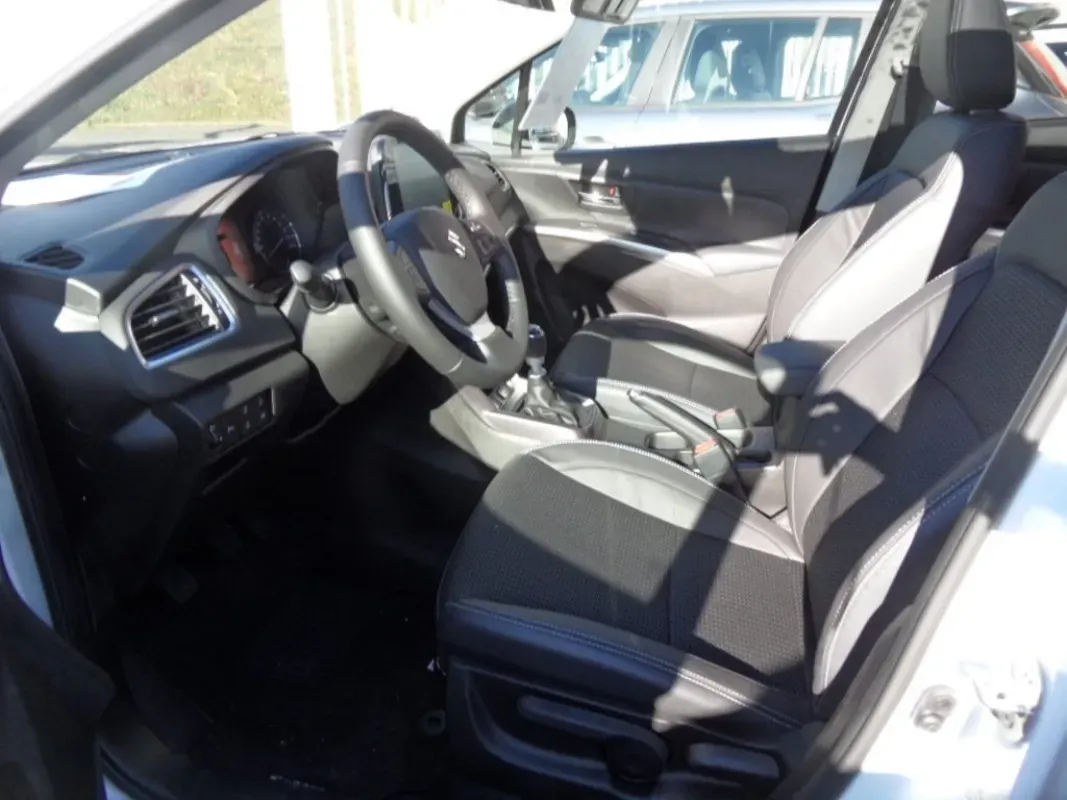SUZUKI NOUVEAU S-CROSS 14 HYBRID 129 CV STYLE blanc métal NEUF