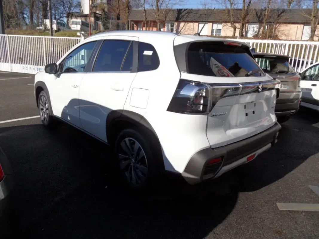 SUZUKI NOUVEAU S-CROSS 14 HYBRID 129 CV STYLE blanc métal NEUF