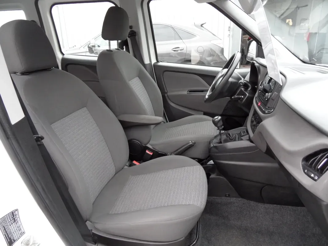 FIAT DOBLO 5 PLACES 16 M-JET 95 CV LOUNGE BV6