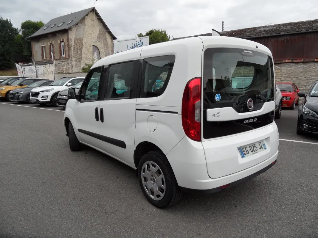 FIAT DOBLO 5 PLACES 16 M-JET 95 CV LOUNGE BV6