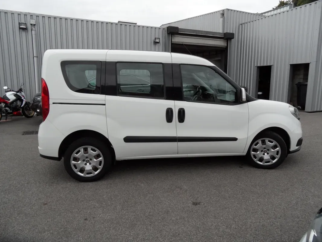 FIAT DOBLO 5 PLACES 16 M-JET 95 CV LOUNGE BV6