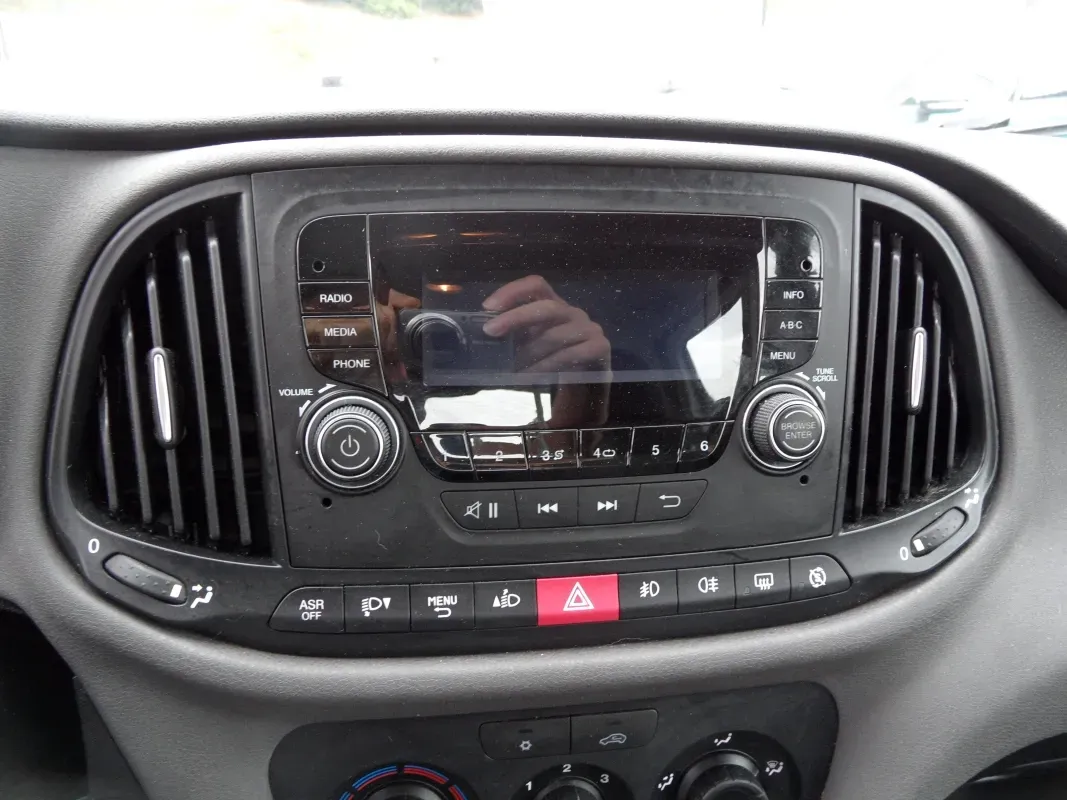 FIAT DOBLO 5 PLACES 16 M-JET 95 CV LOUNGE BV6