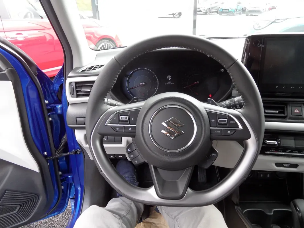 SUZUKI SWIFT HYBRID BOITE AUTO PACK NEUVE