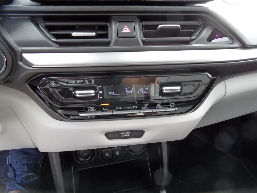 SUZUKI SWIFT HYBRID BOITE AUTO PACK NEUVE