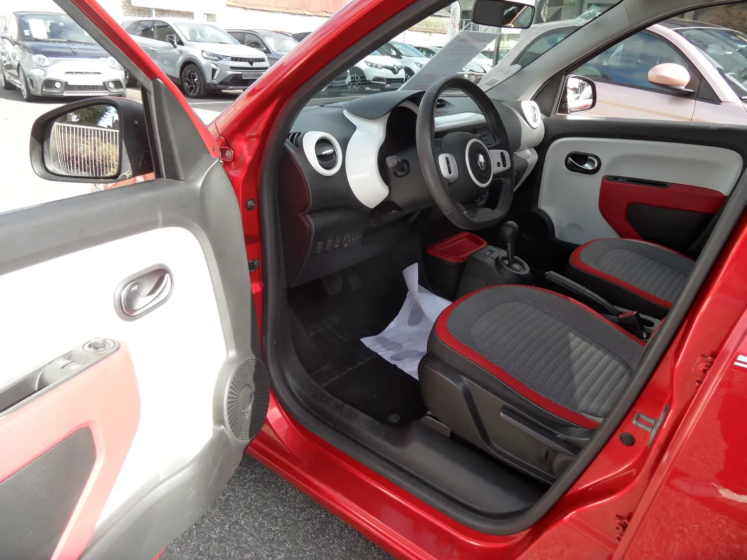 RENAULT TWINGO 0.9 TCe 90 INTENS EDC