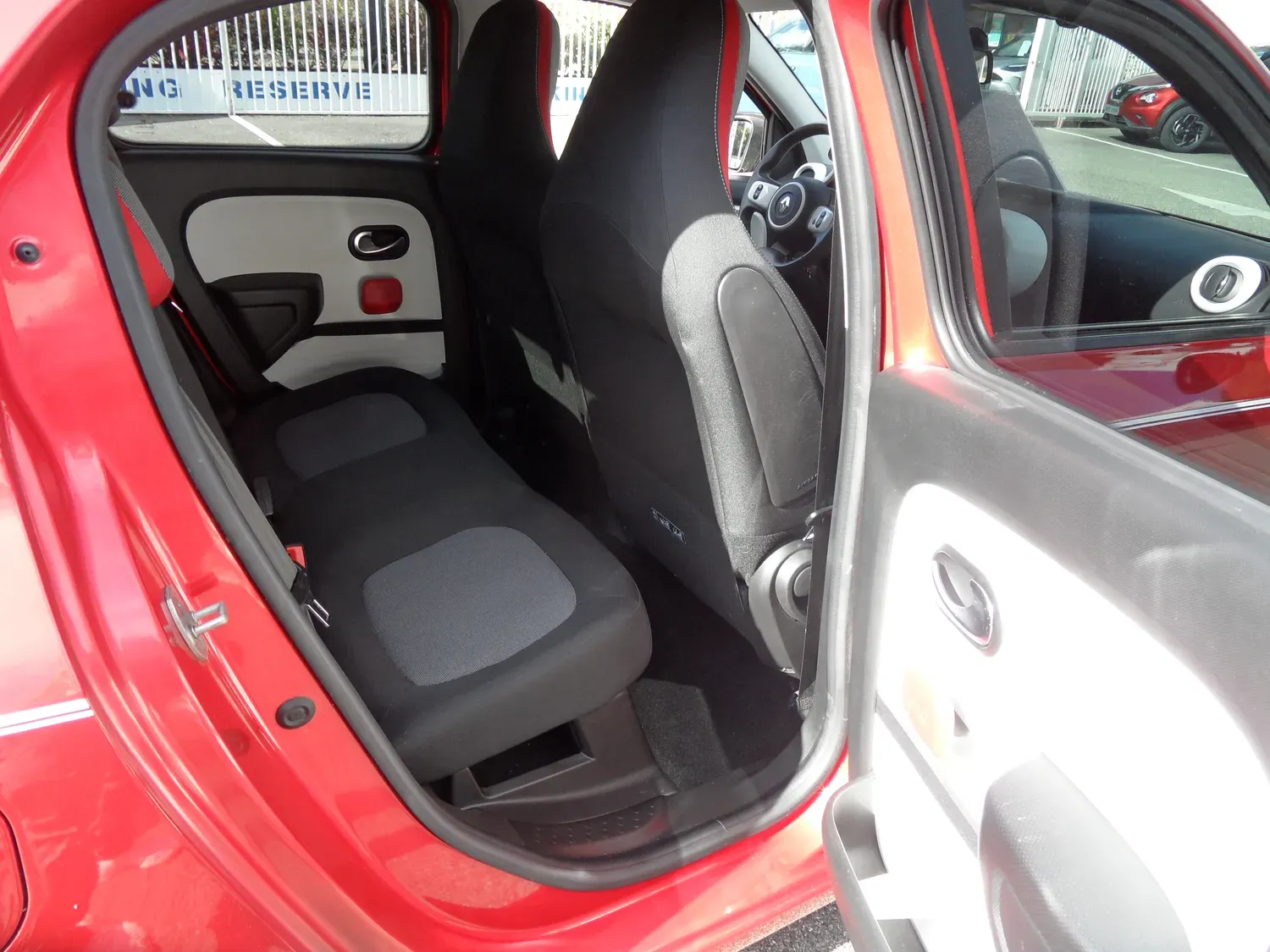 RENAULT TWINGO 0.9 TCe 90 INTENS EDC