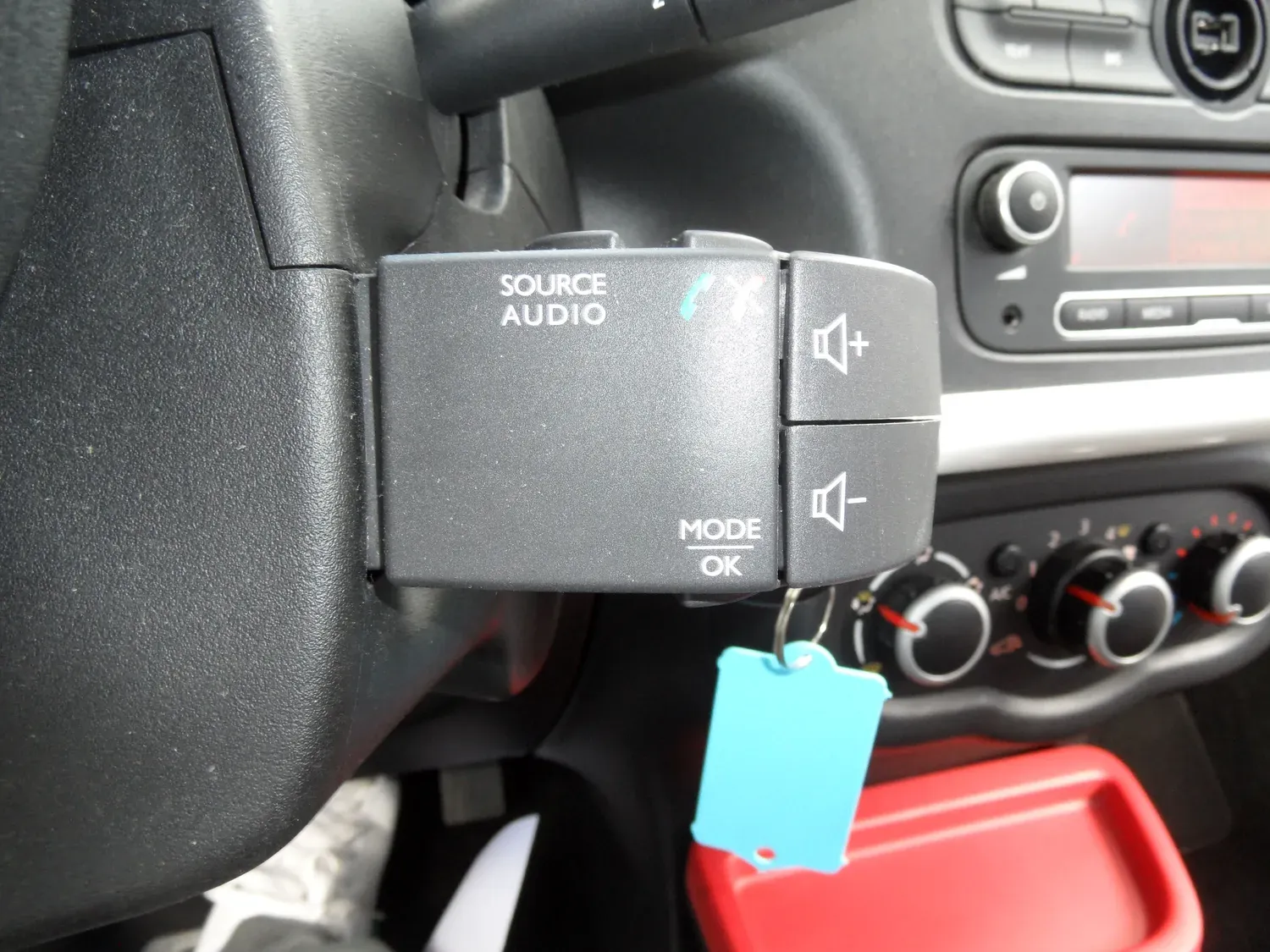 RENAULT TWINGO 0.9 TCe 90 INTENS EDC