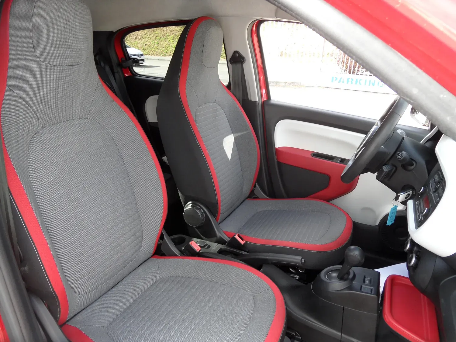 RENAULT TWINGO 0.9 TCe 90 INTENS EDC