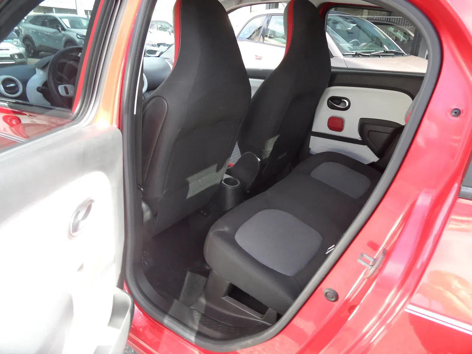 RENAULT TWINGO 0.9 TCe 90 INTENS EDC