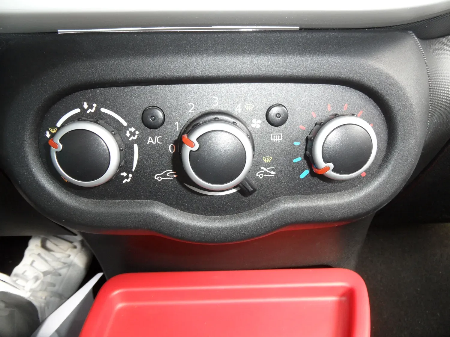 RENAULT TWINGO 0.9 TCe 90 INTENS EDC