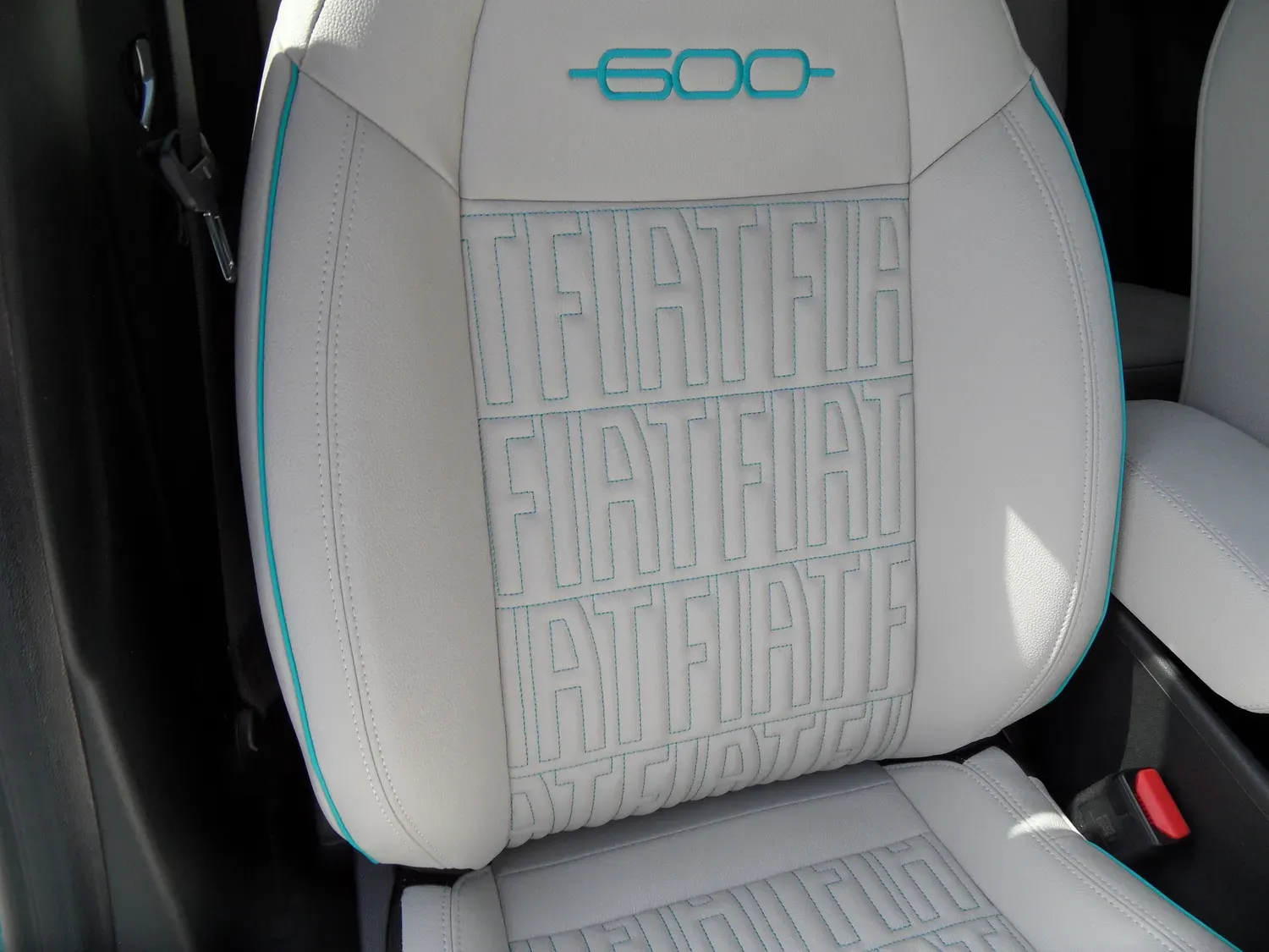 FIAT 600 12 HYBRID 136 CV PRIMA BOITE AUTO