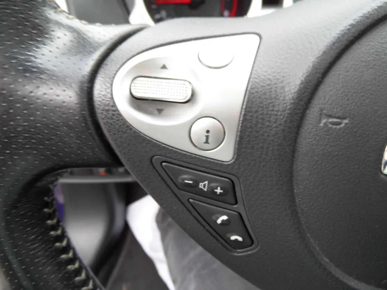 NISSAN JUKE 1.6 DIG-T 190 TEKNA