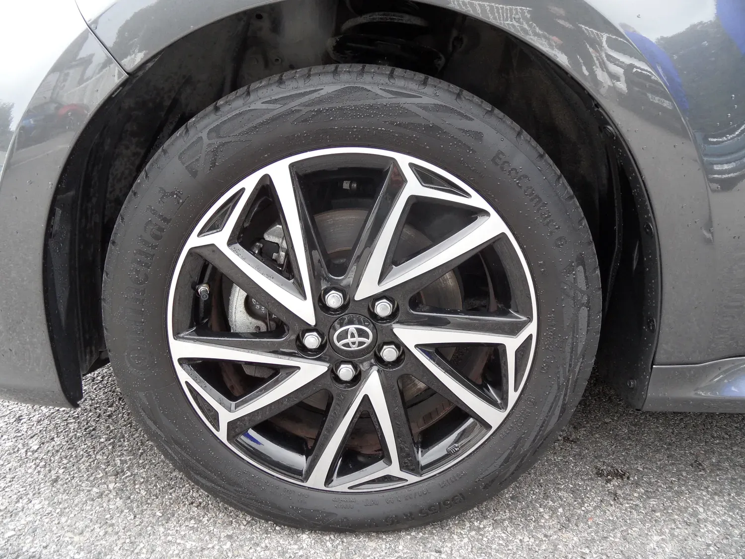 TOYOTA YARIS HYBRID 116H DESIGN