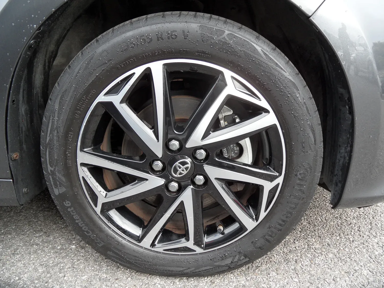 TOYOTA YARIS HYBRID 116H DESIGN