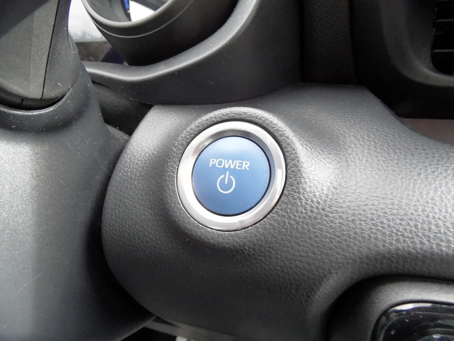 TOYOTA YARIS HYBRID 116H DESIGN