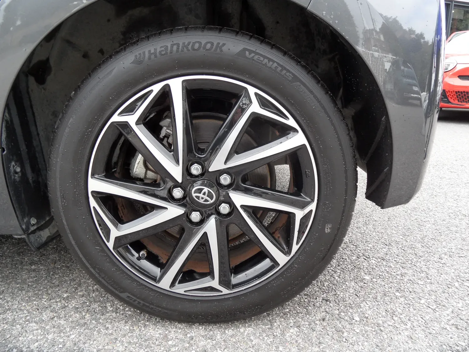 TOYOTA YARIS HYBRID 116H DESIGN