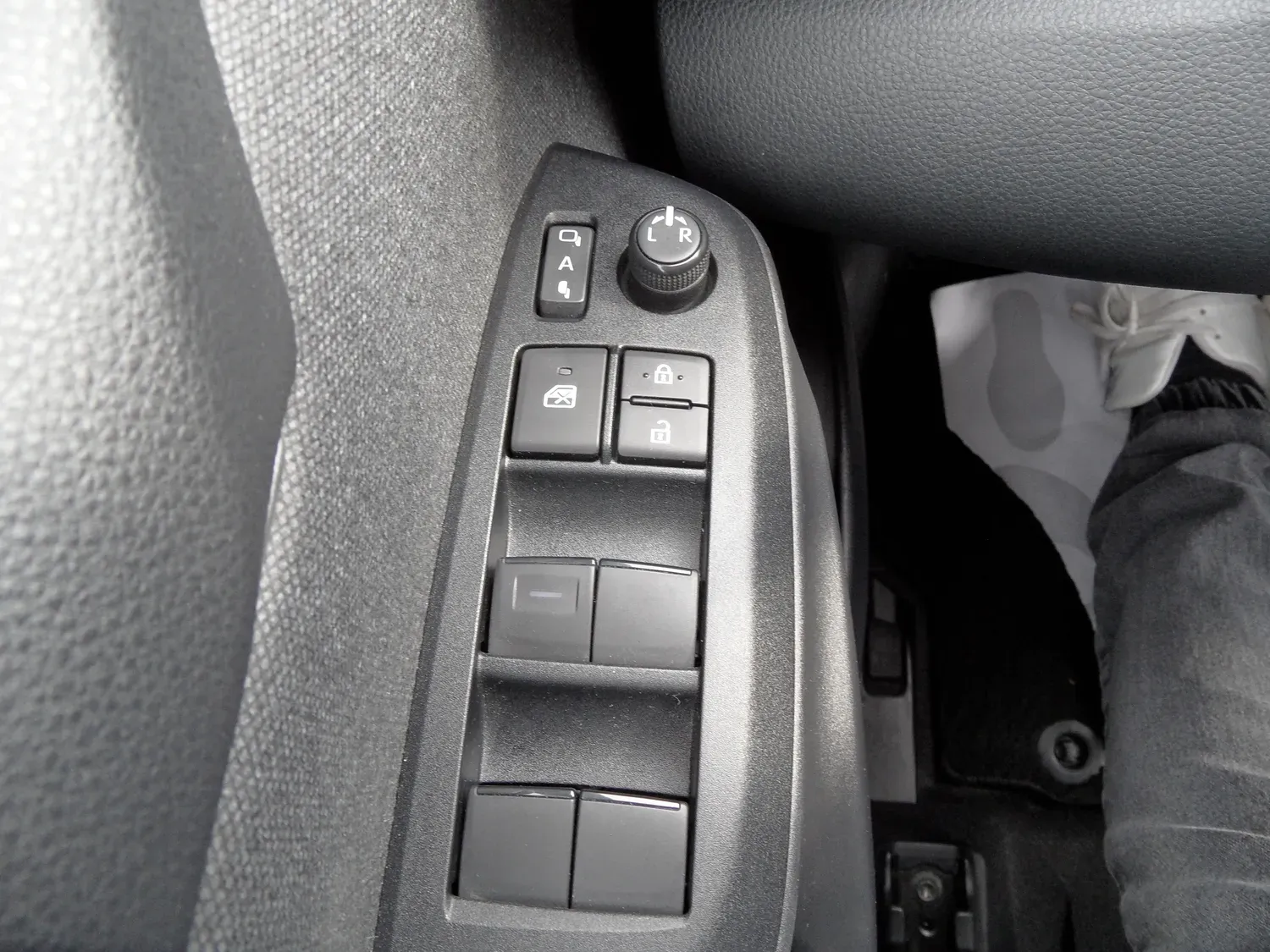 TOYOTA YARIS HYBRID 116H DESIGN