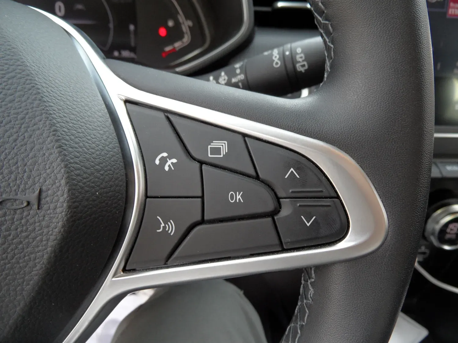 RENAULT CLIO V 1.6 E-TECH 140 FULL HYBRID BUSINESS boite auto