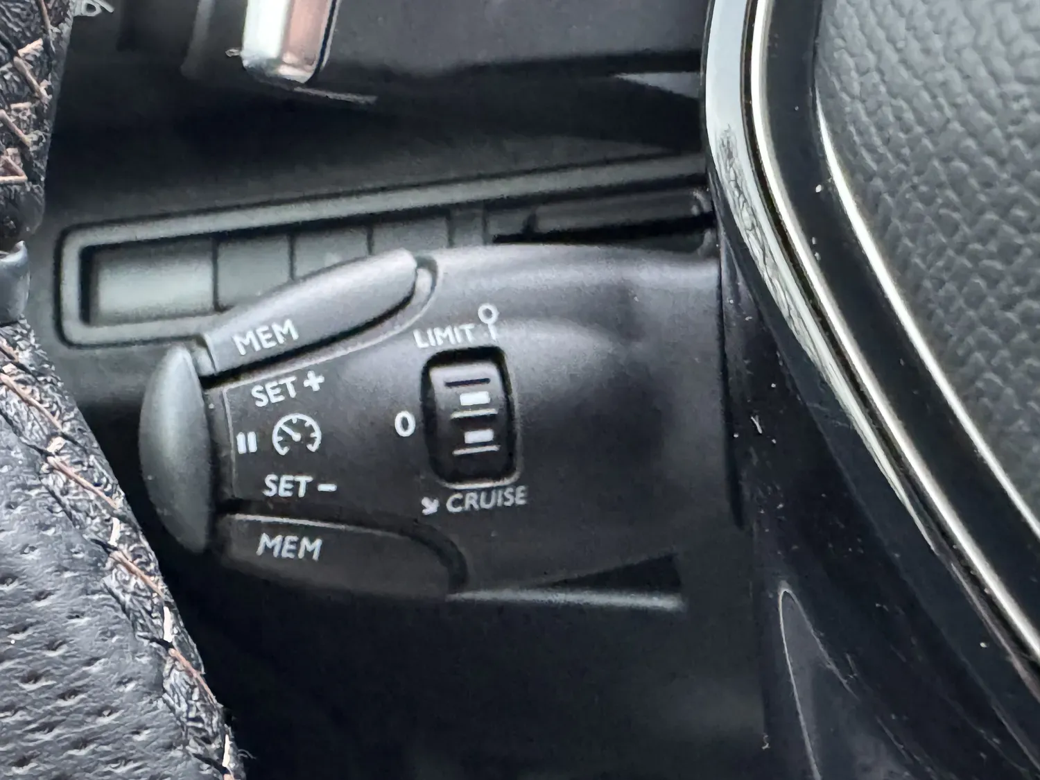 PEUGEOT 3008 1.2 130 GT LINE EAT8