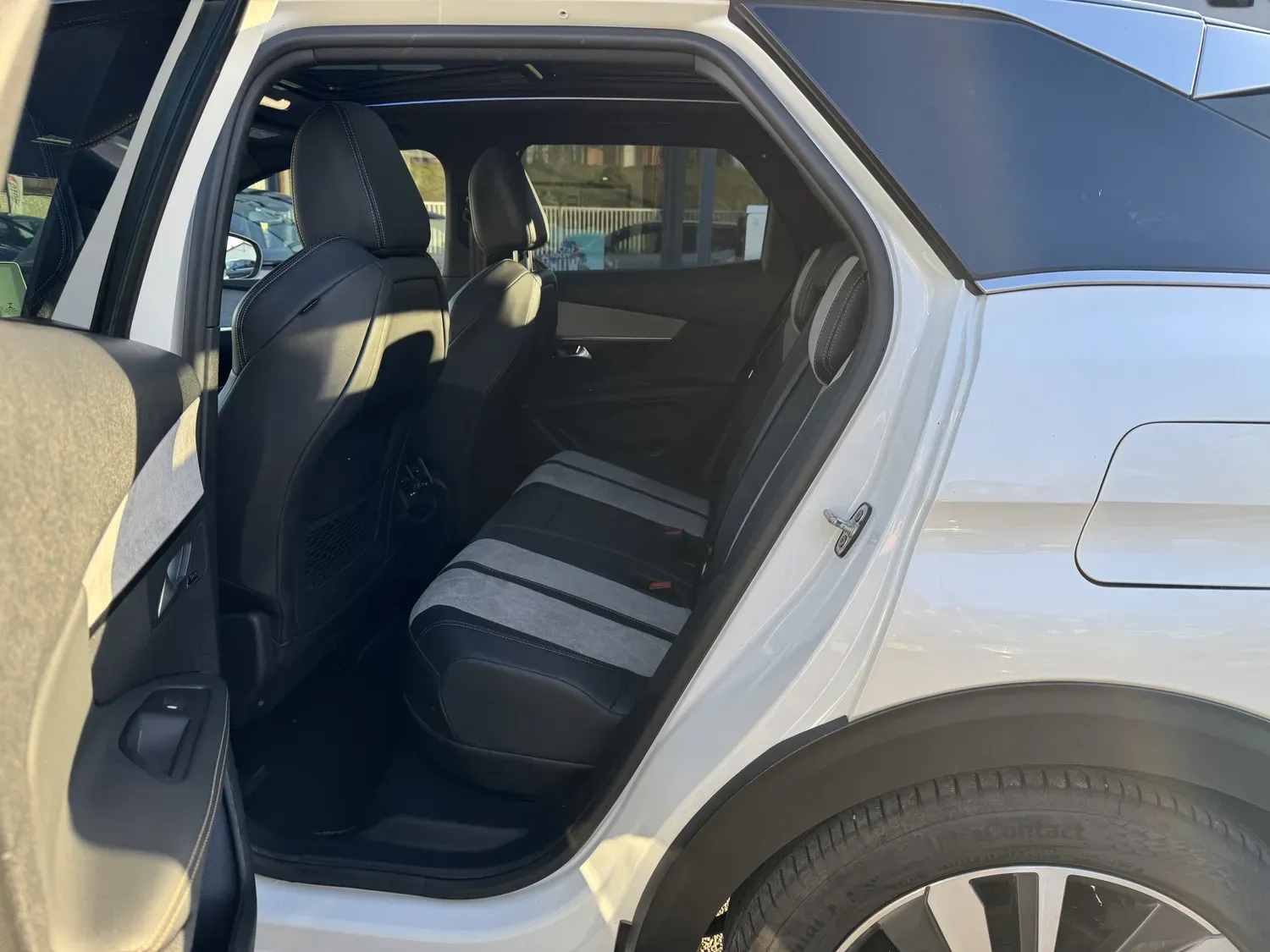 PEUGEOT 3008 1.6 HYBRID4 300 GT E-EAT8