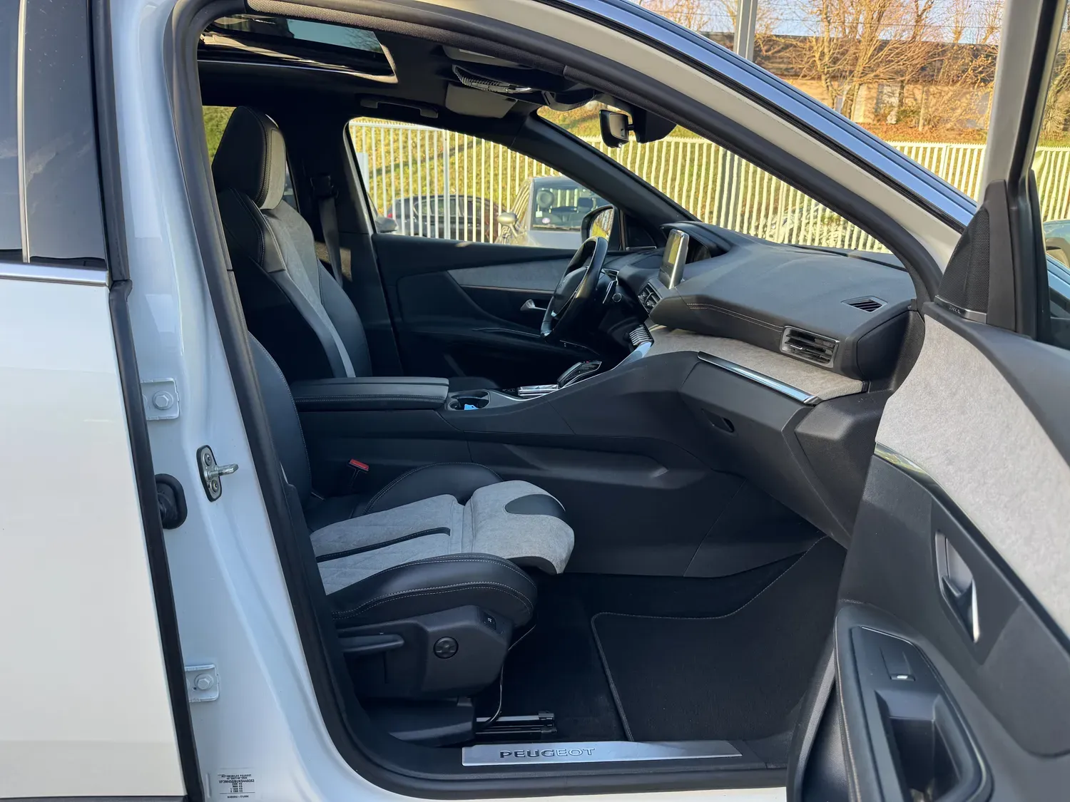 PEUGEOT 3008 1.6 HYBRID4 300 GT E-EAT8