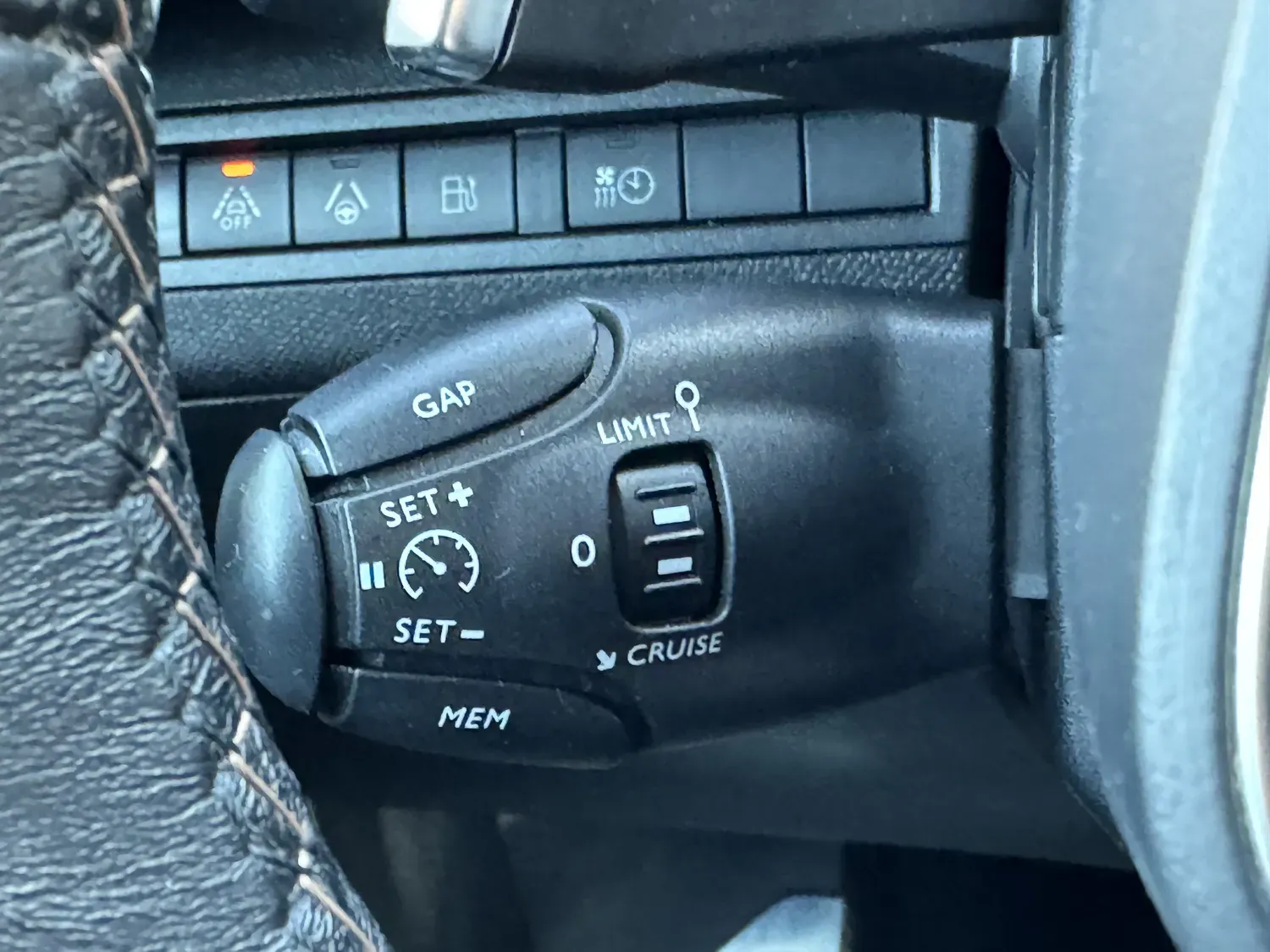 PEUGEOT 3008 1.6 HYBRID4 300 GT E-EAT8