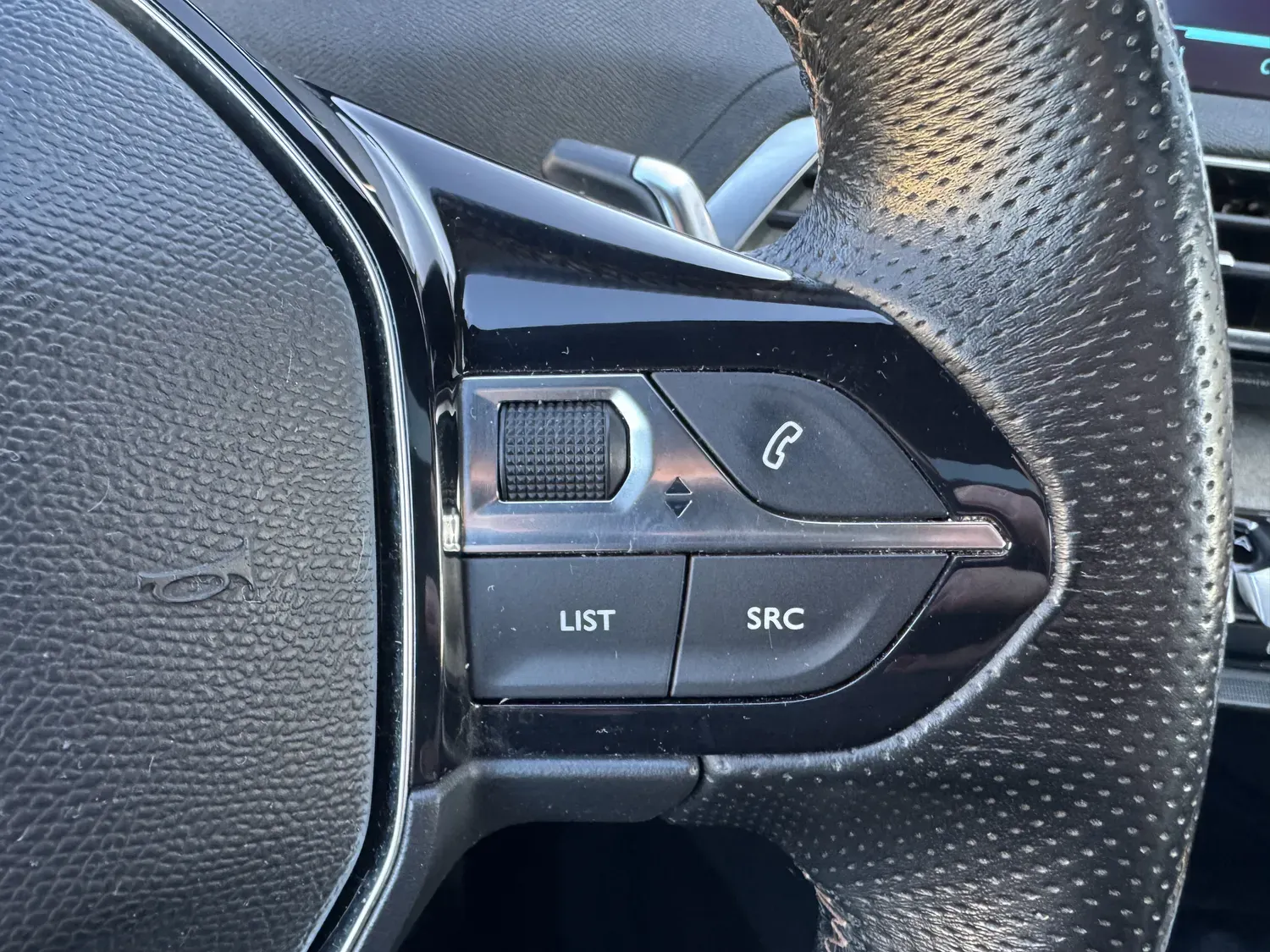 PEUGEOT 3008 1.6 HYBRID4 300 GT E-EAT8