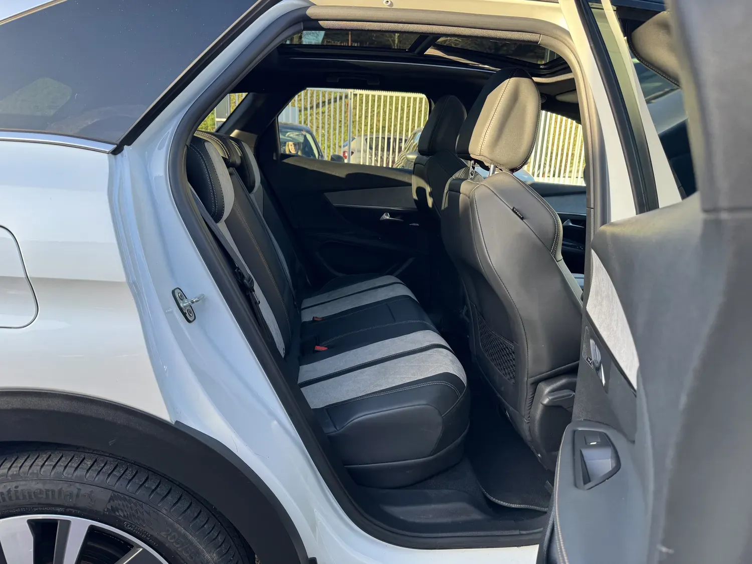 PEUGEOT 3008 1.6 HYBRID4 300 GT E-EAT8