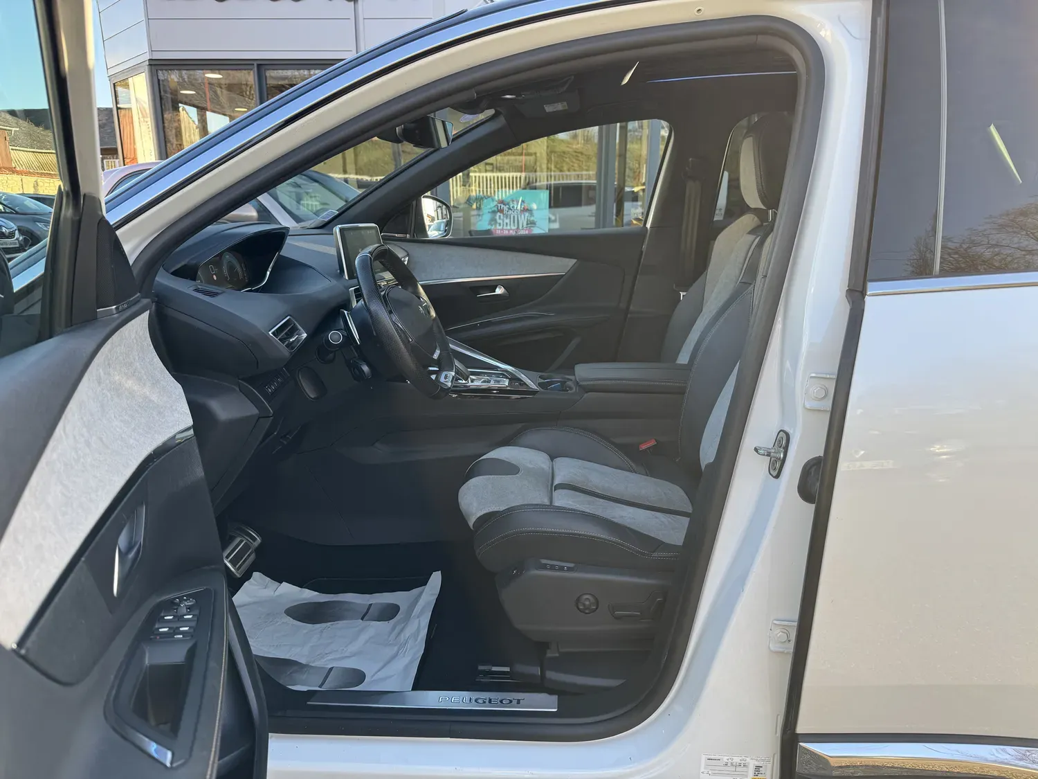 PEUGEOT 3008 1.6 HYBRID4 300 GT E-EAT8