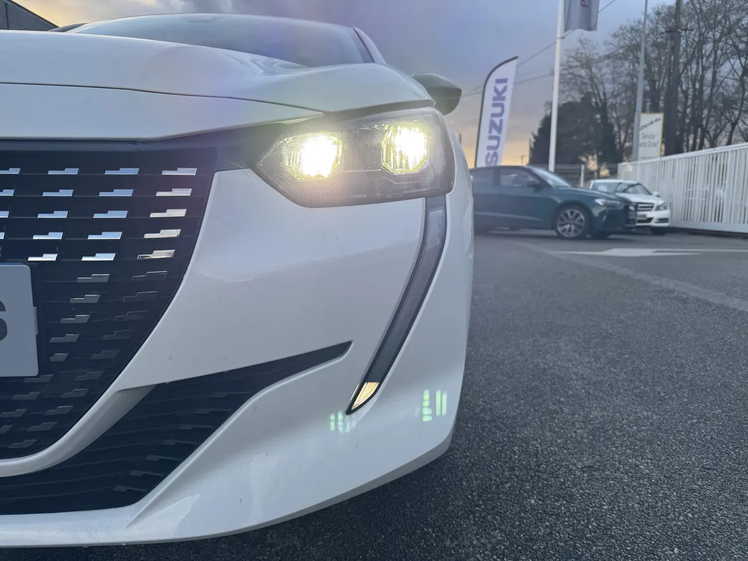 PEUGEOT 208 II 1.2 ESSENCE 100 S&S ALLURE