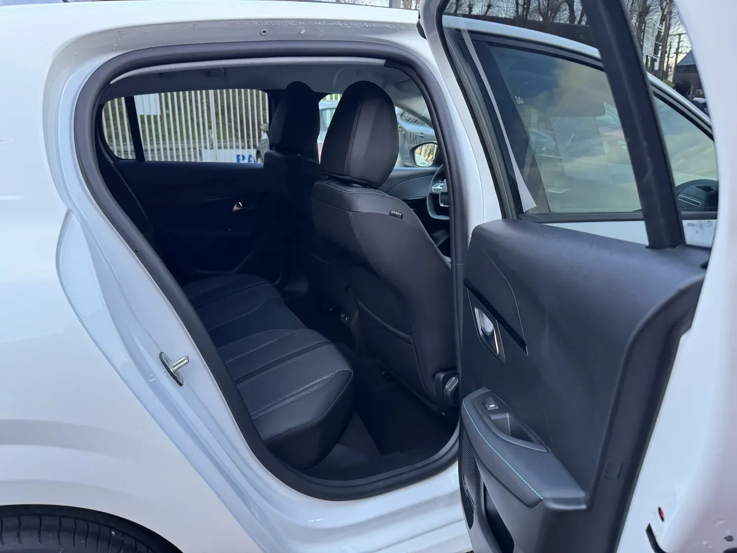 PEUGEOT 208 II 1.2 ESSENCE 100 S&S ALLURE