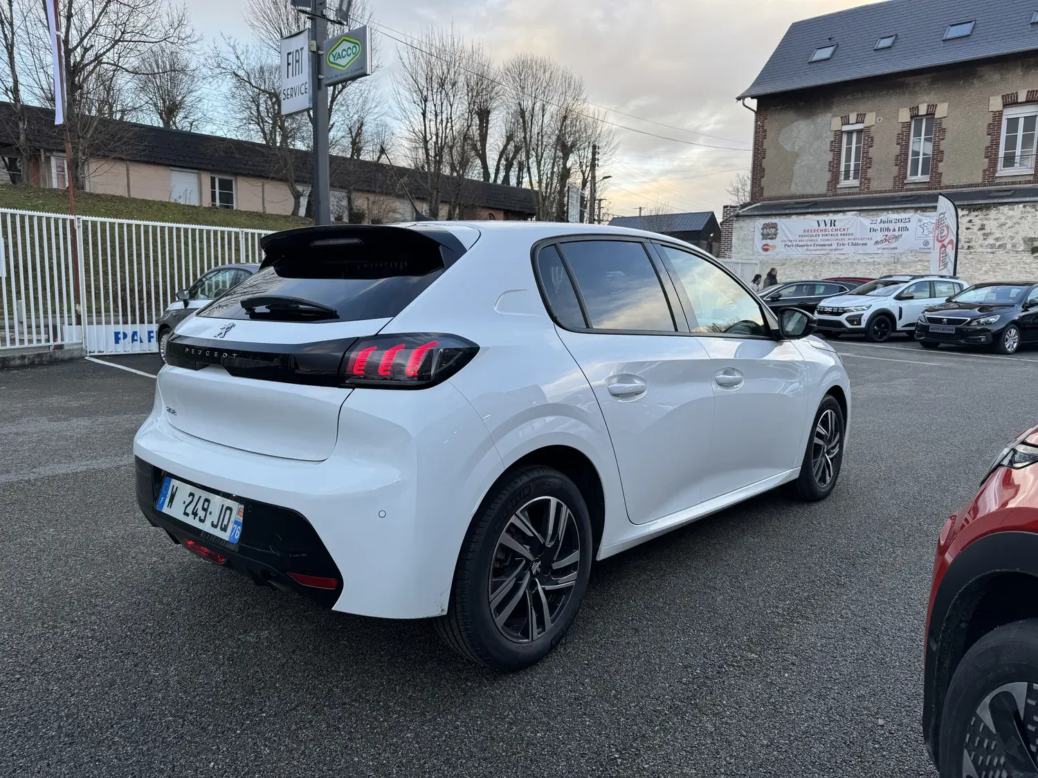 PEUGEOT 208 II 1.2 ESSENCE 100 S&S ALLURE