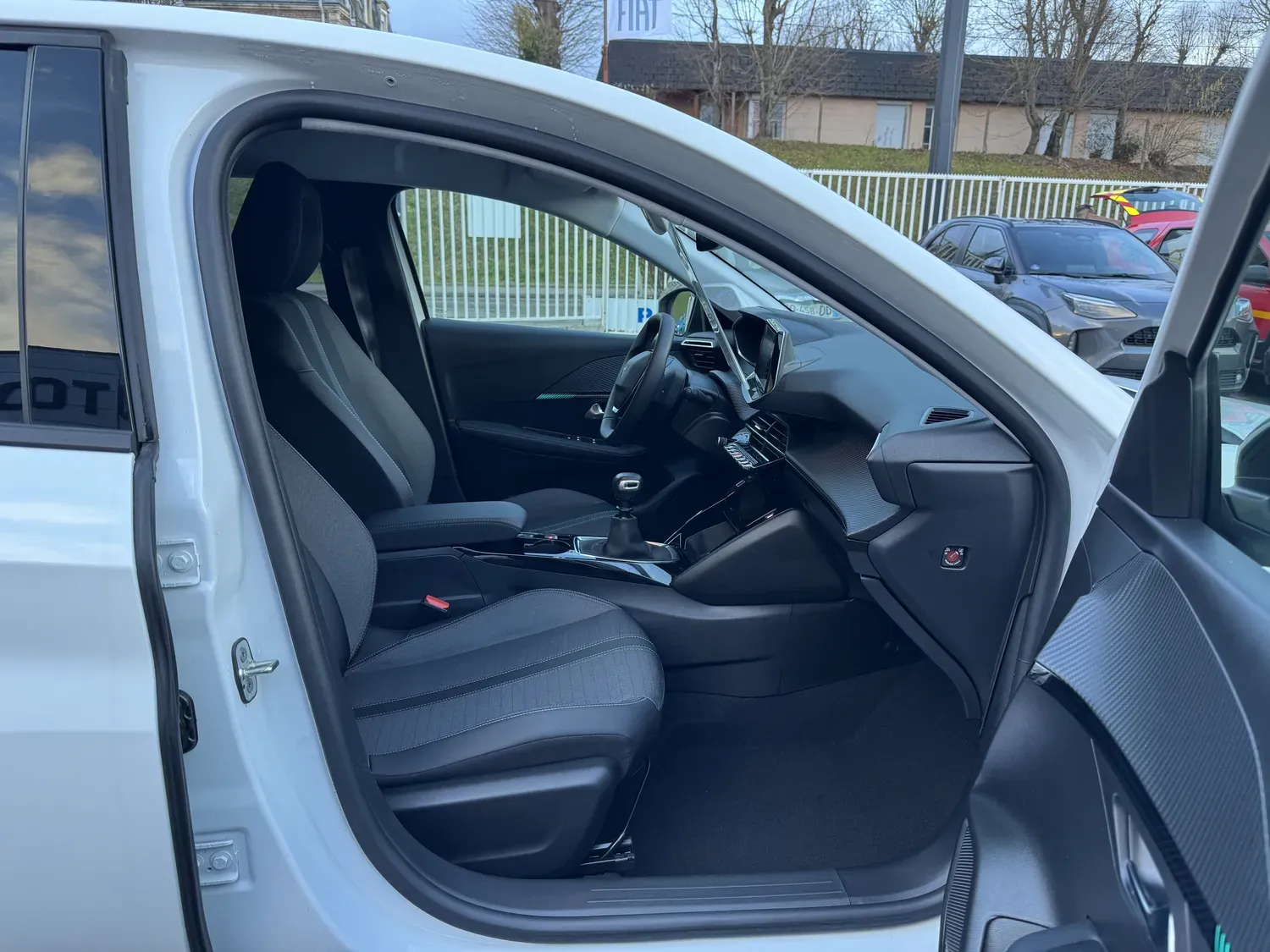 PEUGEOT 208 II 1.2 ESSENCE 100 S&S ALLURE