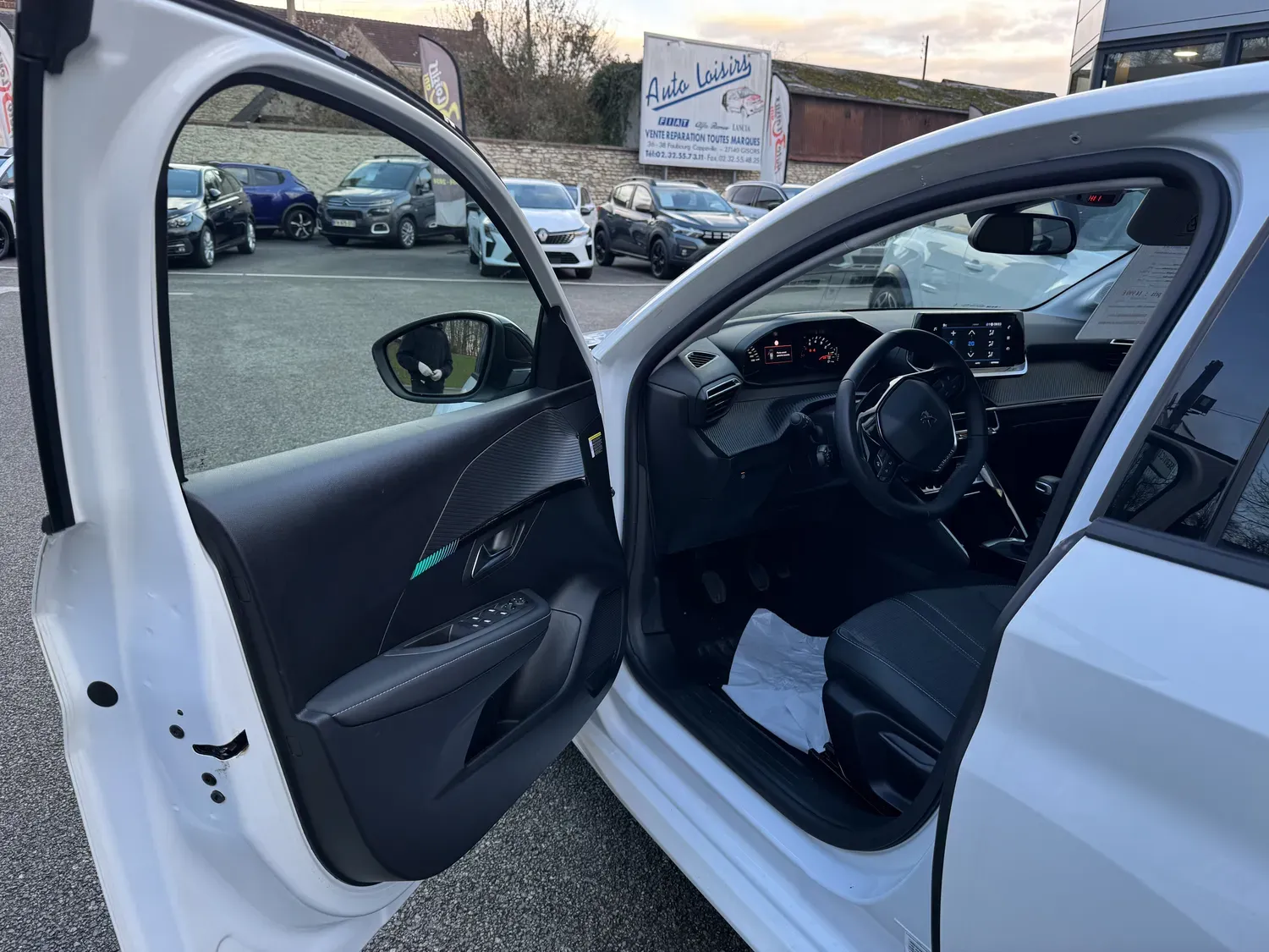 PEUGEOT 208 II 1.2 ESSENCE 100 S&S ALLURE