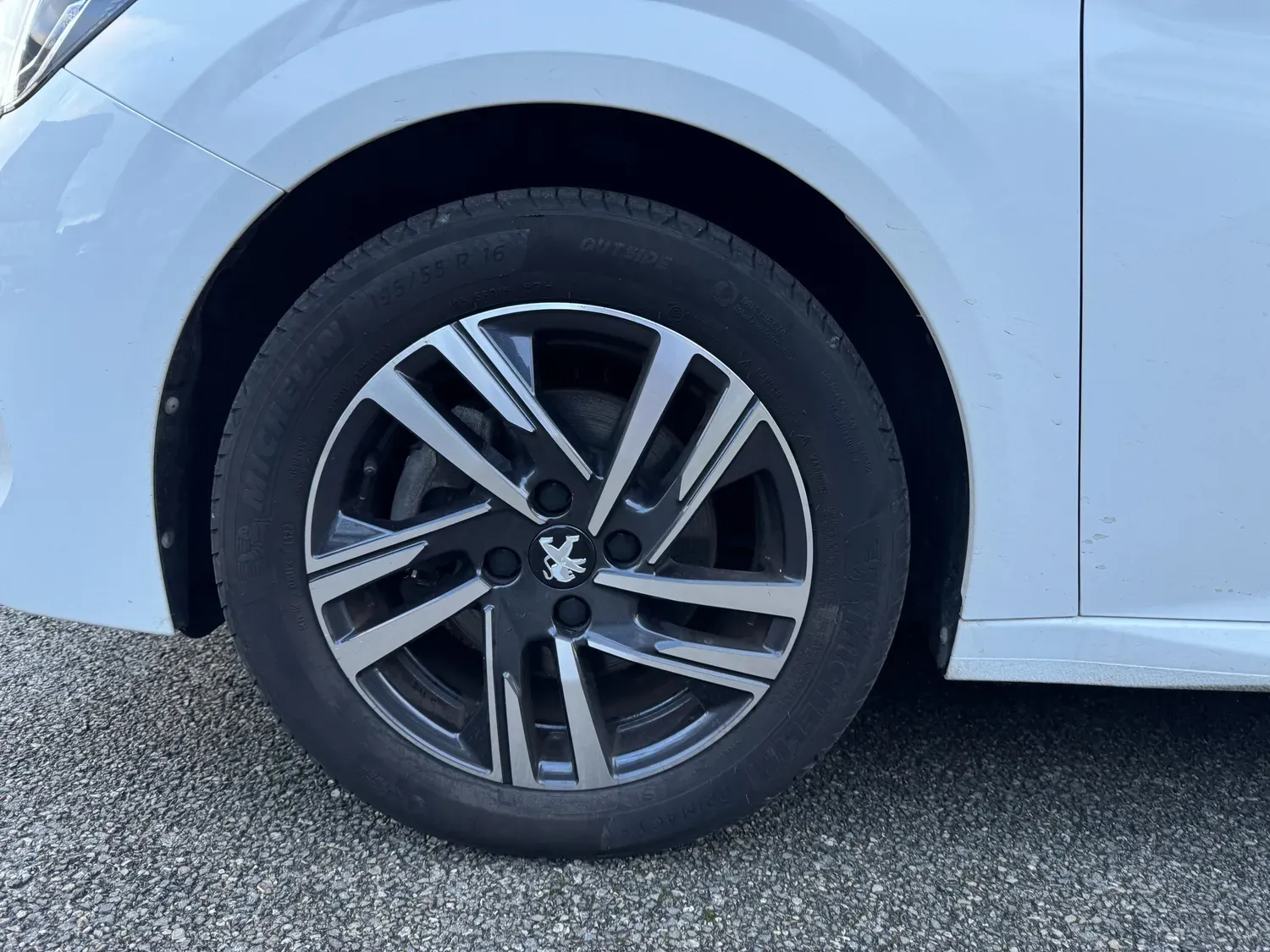 PEUGEOT 208 II 1.2 ESSENCE 100 S&S ALLURE