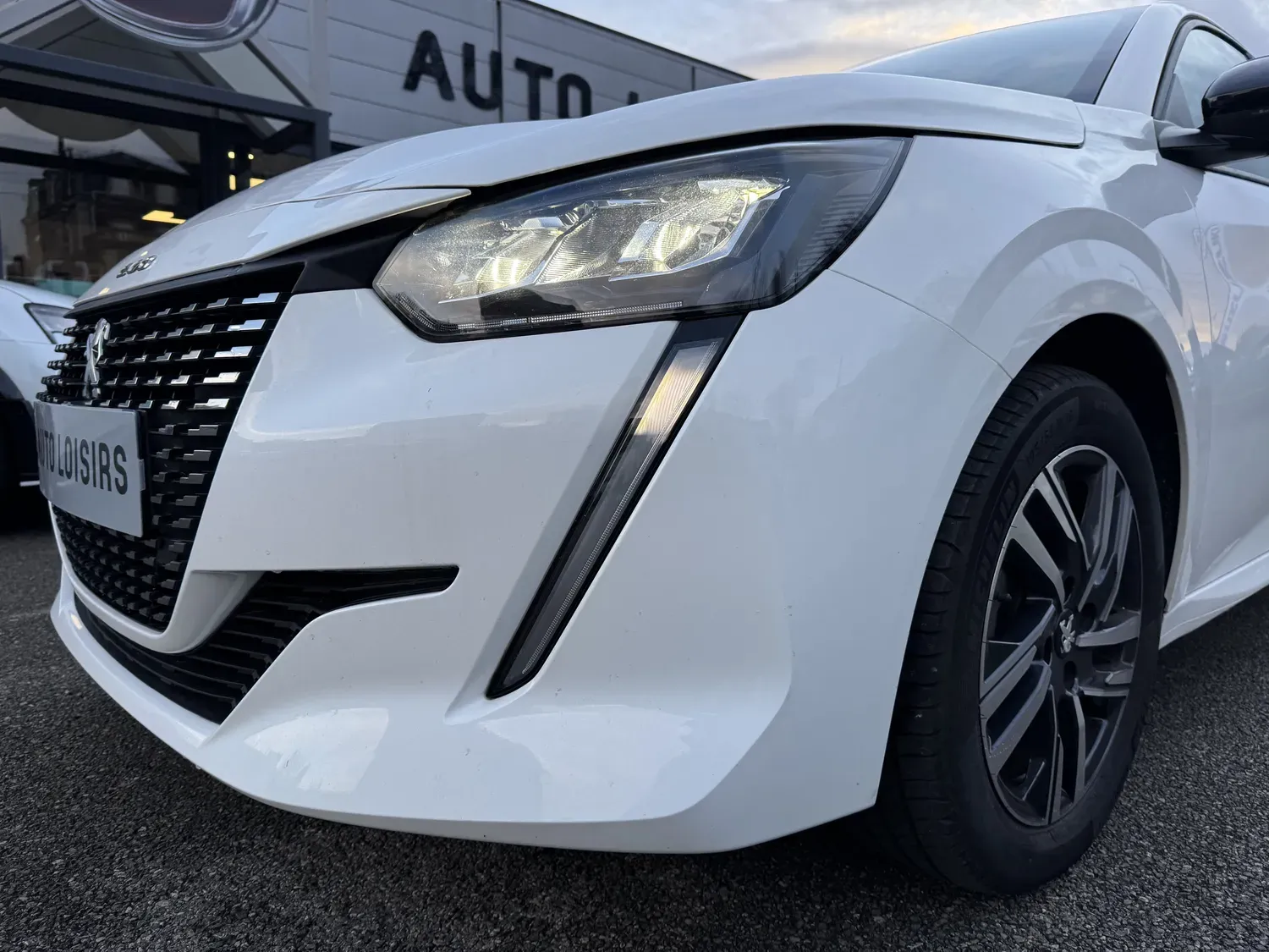 PEUGEOT 208 II 1.2 ESSENCE 100 S&S ALLURE