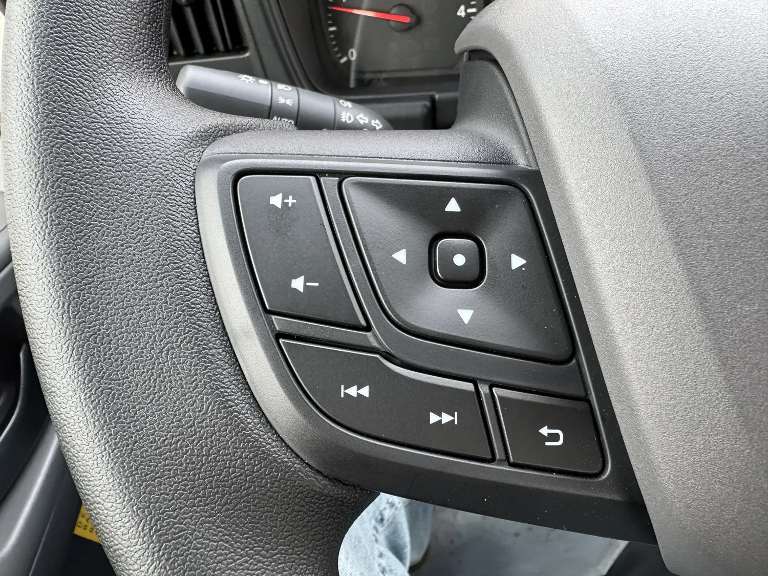 ISUZU M 21 1.9 D 120 3.5T HEAVY F BVA