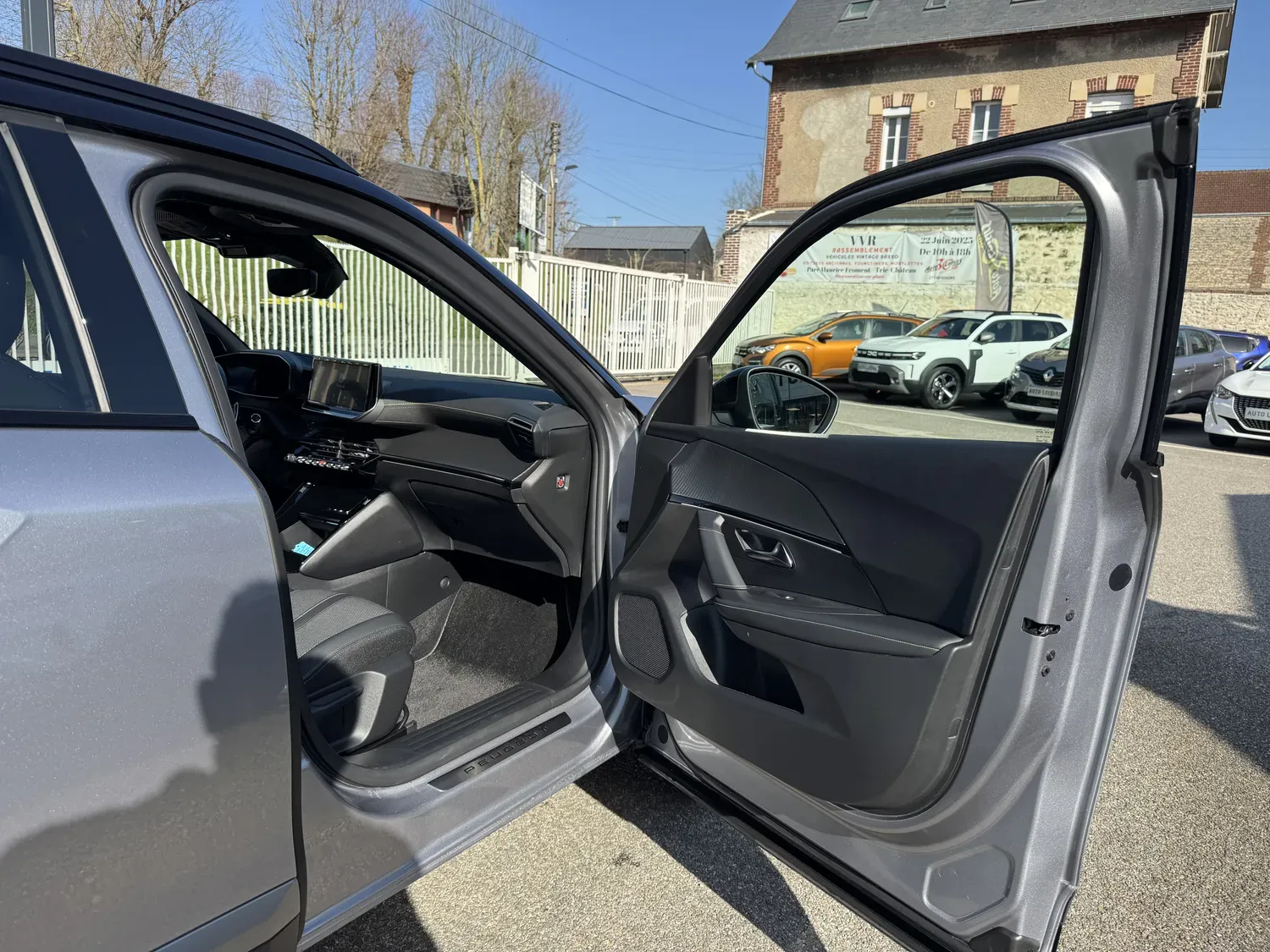 PEUGEOT 2008 II 1.2 HYBRID 136 GT E-DCS6