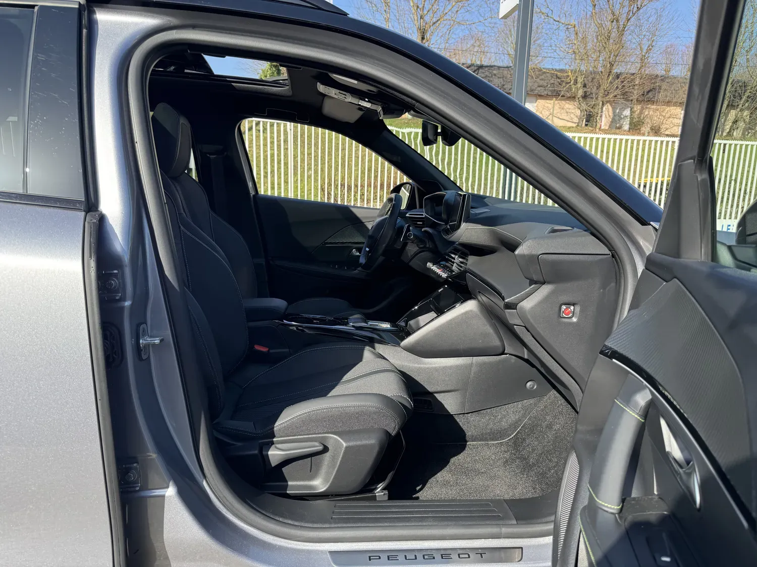 PEUGEOT 2008 II 1.2 HYBRID 136 GT E-DCS6