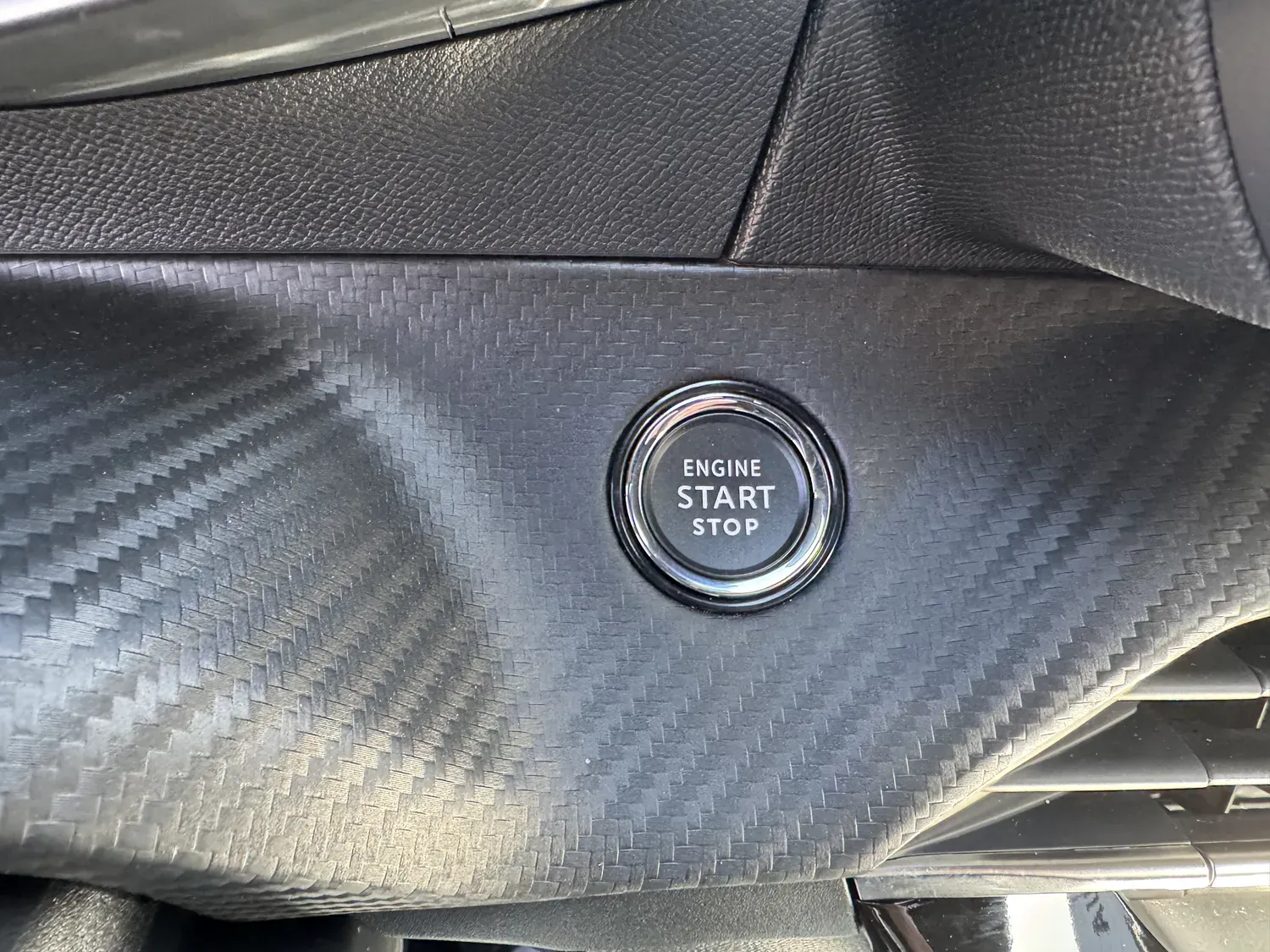 PEUGEOT 2008 II 1.2 HYBRID 136 GT E-DCS6