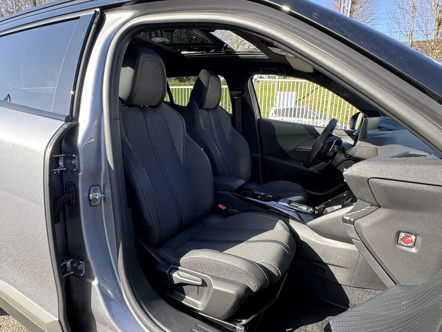 PEUGEOT 2008 II 1.2 HYBRID 136 GT E-DCS6