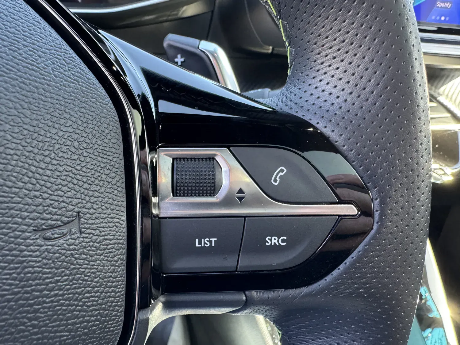 PEUGEOT 2008 II 1.2 HYBRID 136 GT E-DCS6