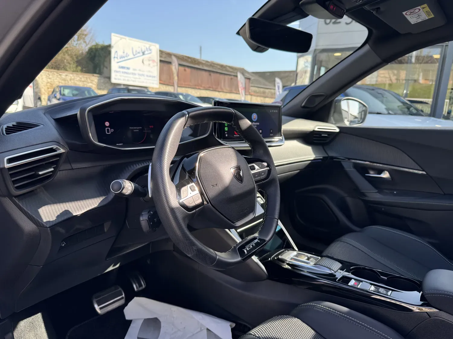 PEUGEOT 2008 II 1.2 HYBRID 136 GT E-DCS6